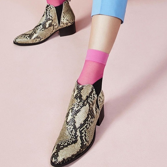 Simons Shoes - Simons Chelsea Snake Print‎ Booties